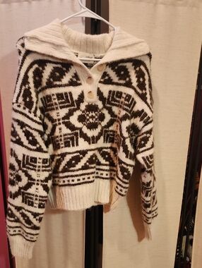 Universal Thread Cream & Brown Patterned Knit Sweater